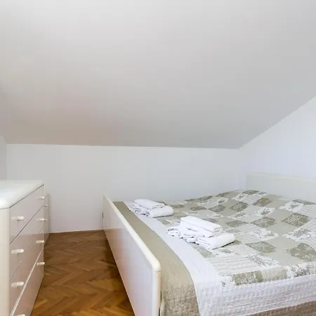 Apartman Depozit *